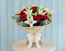 Букет цветов из:  Лилии и Розы в Беленькое