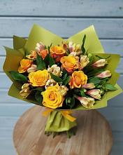 Букет цветов из:  Альстромерии и Розы в Беленькое