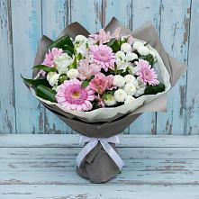 Букет цветов из:  Герберы, Альстромерии и Хризантемы в Беленькое