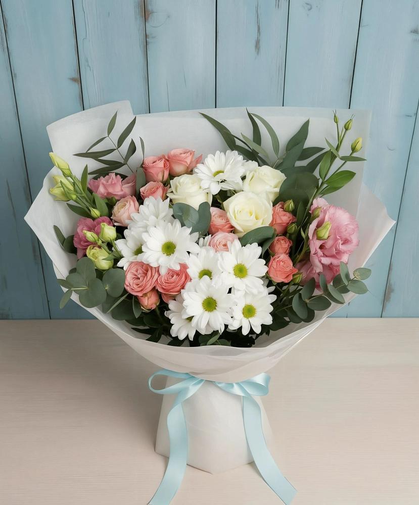 Букет цветов из: Розы, Лизиантусы и Хризантемы в Беленькое