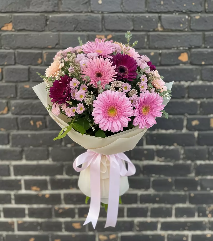 Букет цветов из: Герберы и Хризантемы в Беленькое