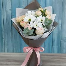 Букет цветов из:  Хризантемы и Розы в Беленькое