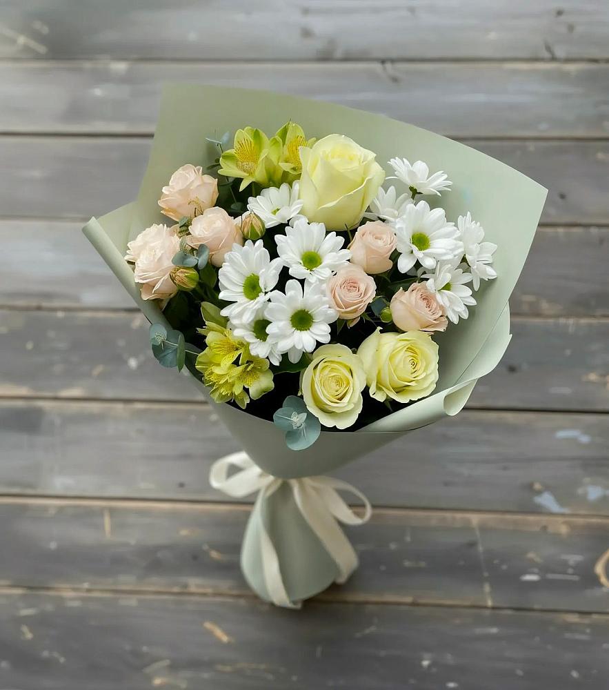 Букет цветов из: Альстромерии, Розы и Хризантемы в Беленькое