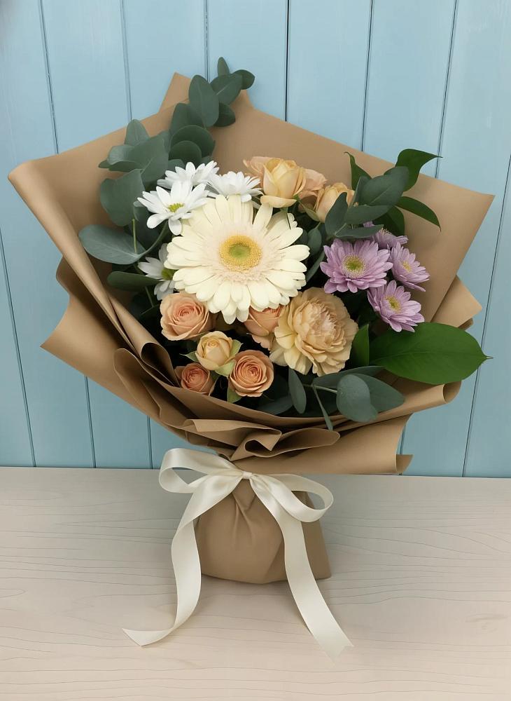 Букет цветов из: Герберы и Хризантемы в Беленькое