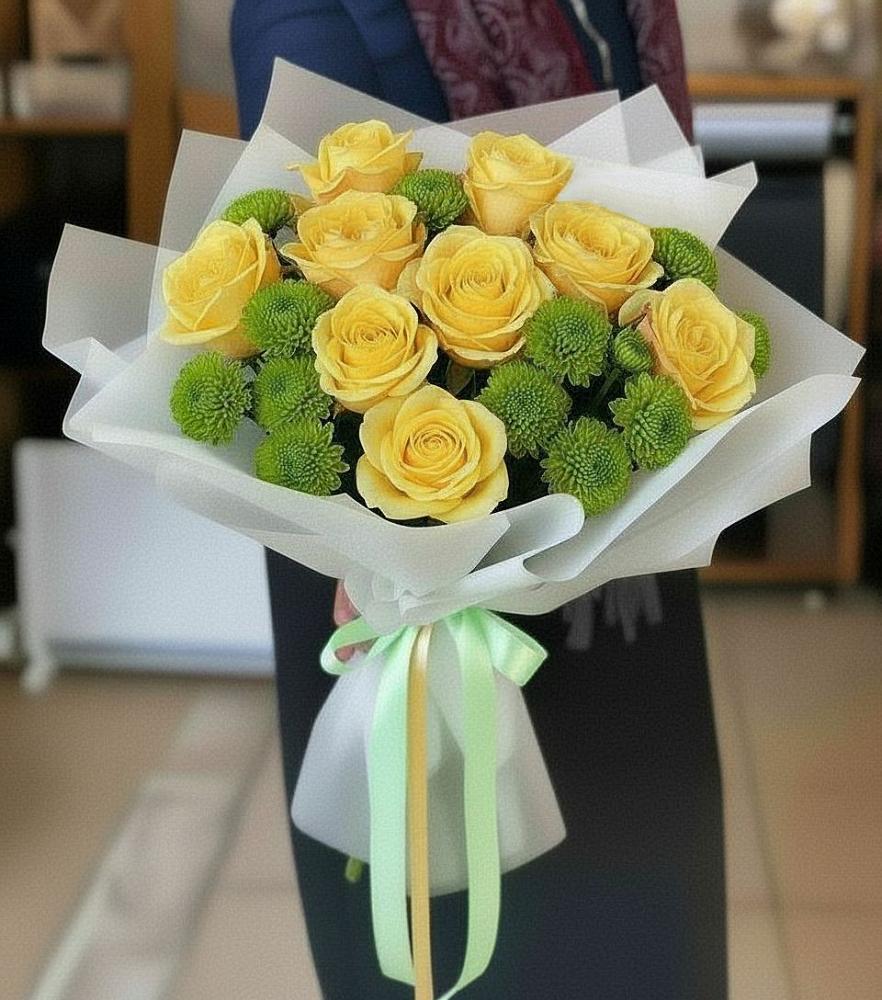 Букет цветов из: Хризантемы и Розы в Беленькое