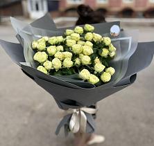 Букет Белые кустовые розы Солинеро в Беленькое