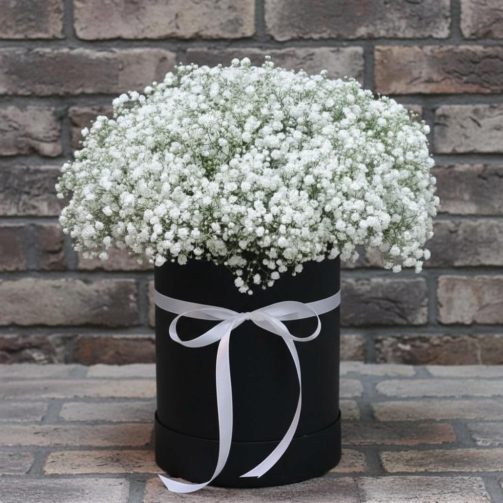 Цветочная композиция из Гипсофила в шляпной коробке в Беленькое