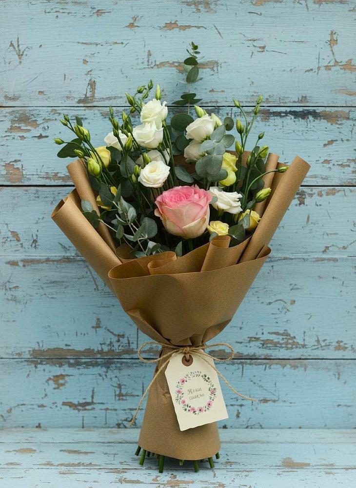 Букет цветов из: Розы и Лизиантусы в Беленькое