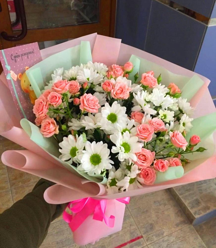 Букет цветов из: Розы и Хризантемы в Беленькое