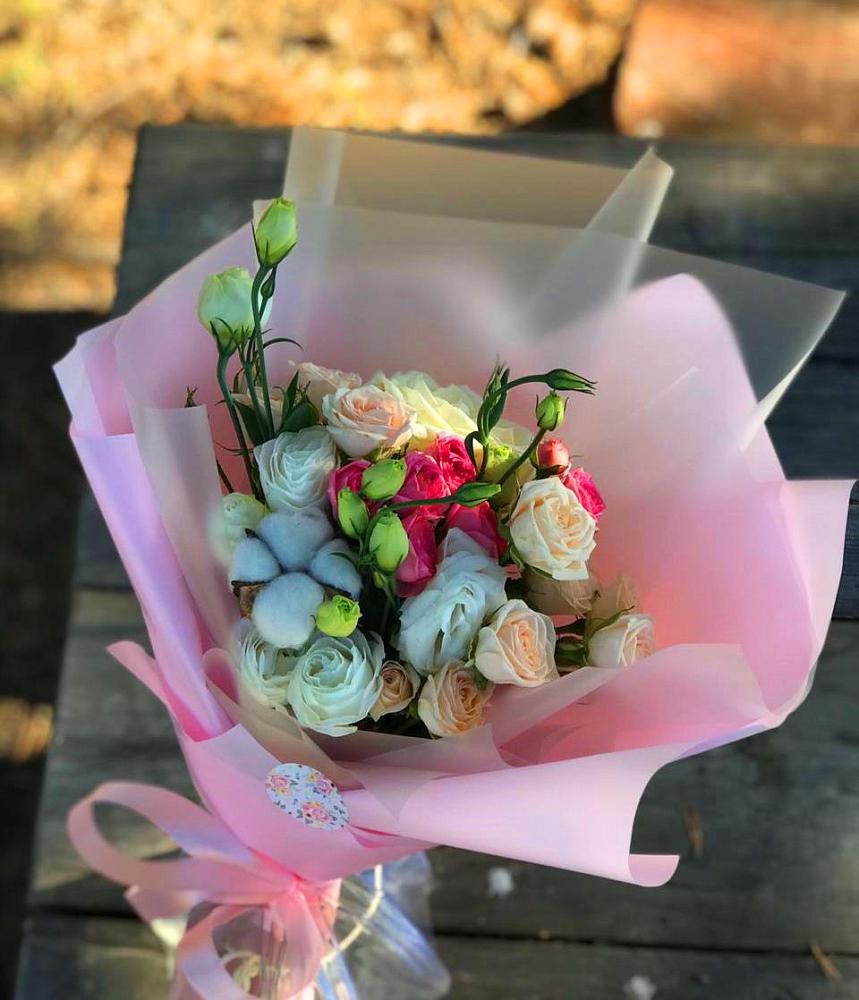 Букет цветов из: Розы и Лизиантусы в Беленькое