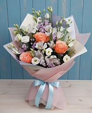 Букет цветов из:  Лизиантусы, Розы, Альстромерии и Гипсофила в Беленькое