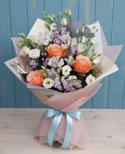 Букет цветов из:  Лизиантусы, Розы, Альстромерии и Гипсофила в Беленькое