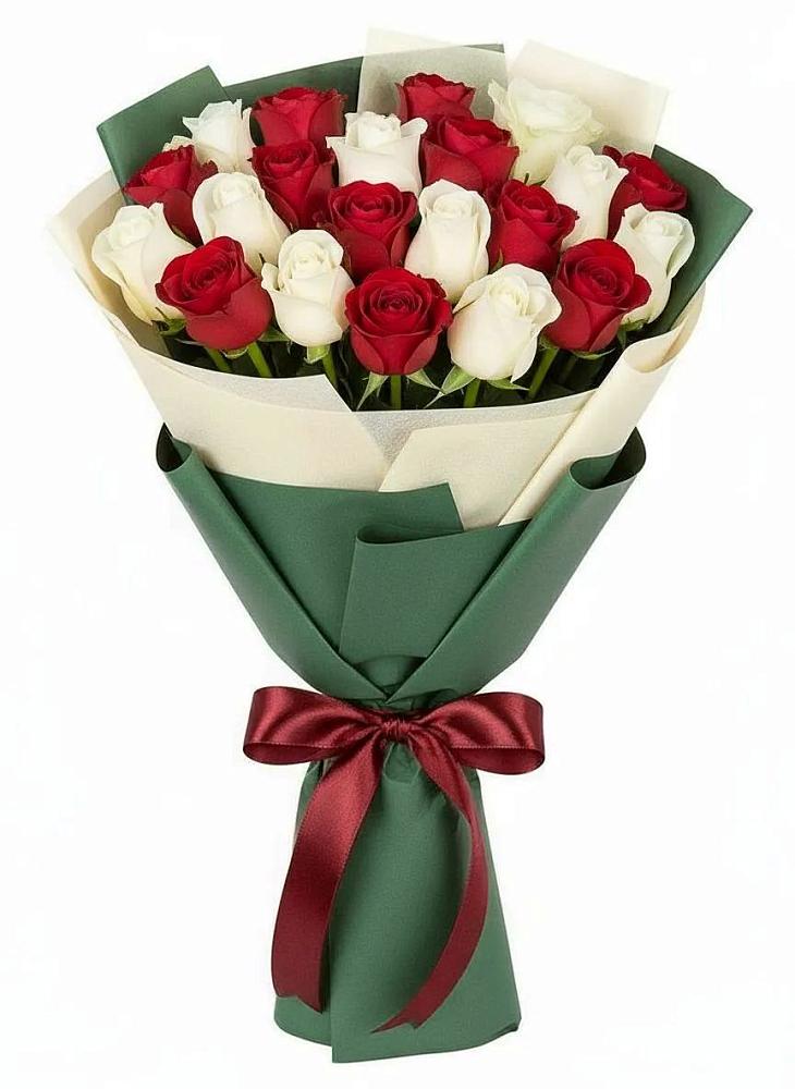 Букет Микс из красных и белых роз в Беленькое