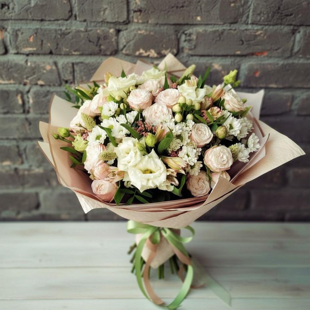 Букет цветов из: Альстромерии, Розы и Хризантемы в Беленькое