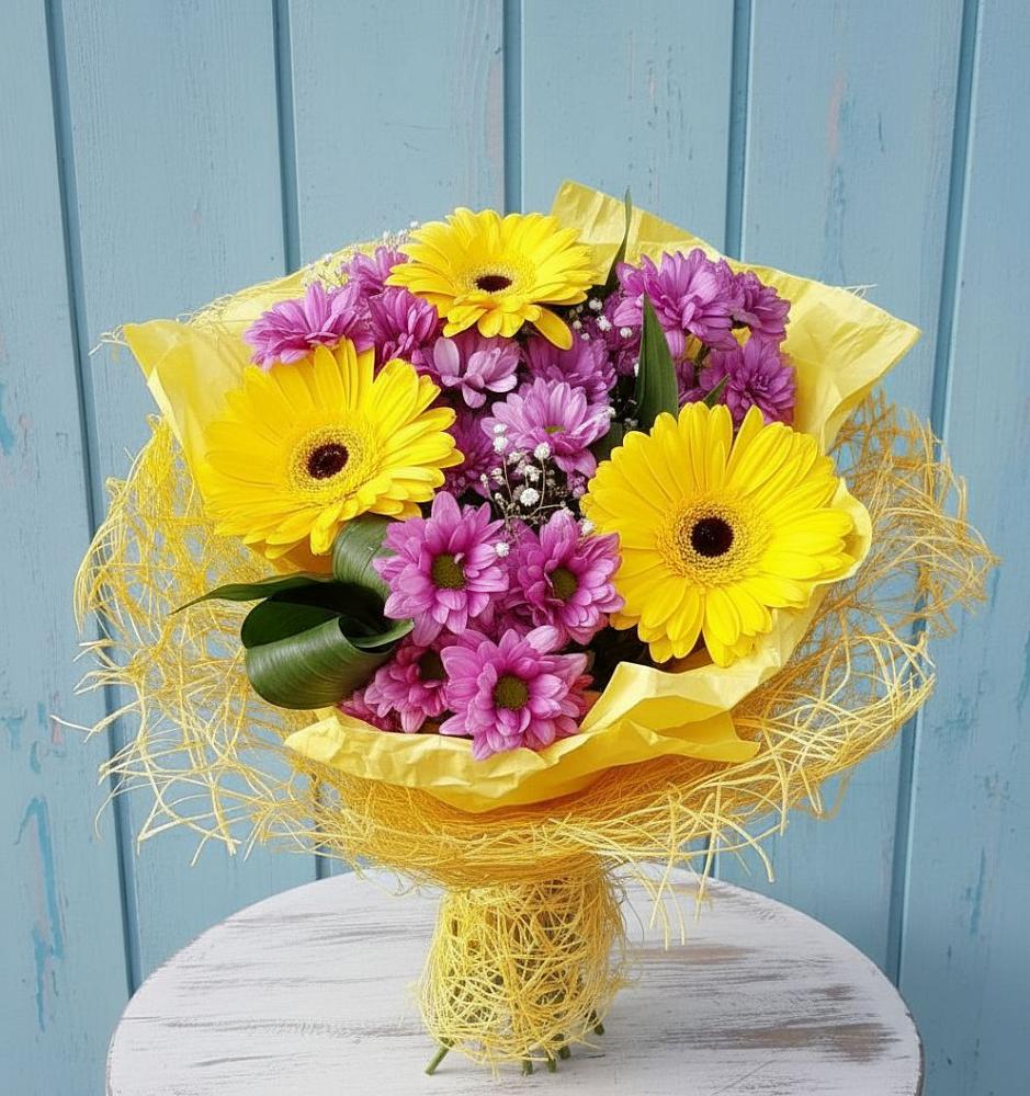 Букет цветов из: Хризантемы и Герберы в Беленькое