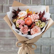 Букет цветов из:  Гвоздики, Хризантемы и Розы в Беленькое