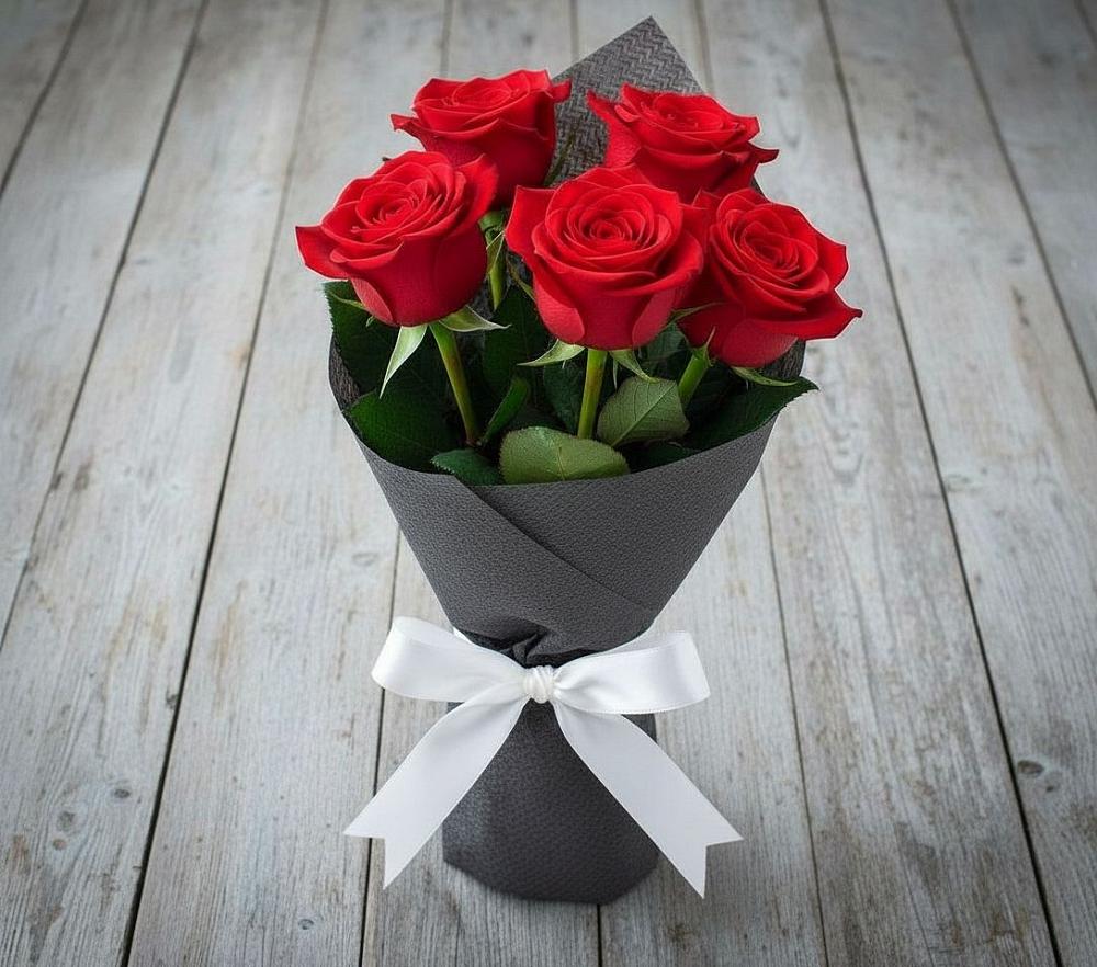 Букет 5 Красных роз Эдлесс Лав в Беленькое