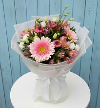 Букет цветов из:  Герберы, Альстромерии и Лизиантусы в Беленькое
