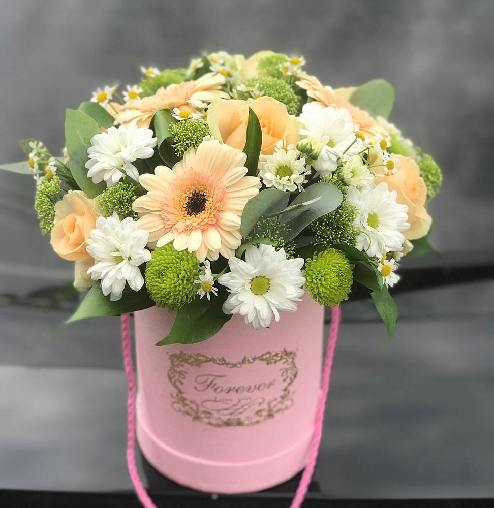 Цветочная композиция из Розы, Герберы и Хризантемы в шляпной коробке в Беленькое